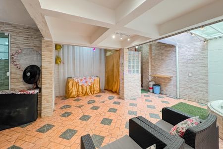 Casa à venda com 350m², 3 quartos e 2 vagas Casa à venda com 350m², 3 quartos e 2 vagasEdícula