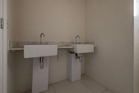 Apartamento à venda com 145m², 2 quartos e 2 vagasBanheiro da Suíte 1