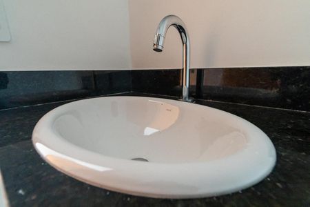 Casa à venda com 125m², 3 quartos e 2 vagasBanheiro da Suíte 1 Detalhe