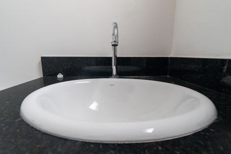 Casa à venda com 125m², 3 quartos e 2 vagasBanheiro da Suíte 2 Detalhe