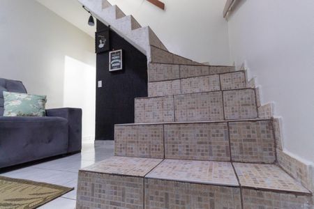 Casa à venda com 150m², 3 quartos e 2 vagasEscada