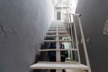 Casa à venda com 150m², 3 quartos e 2 vagasEscada externa