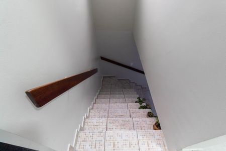 Casa à venda com 150m², 3 quartos e 2 vagasEscada