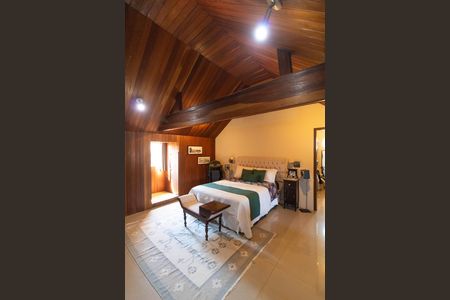 Casa à venda com 250m², 3 quartos e 3 vagas Casa à venda com 250m², 3 quartos e 3 vagasSuíte