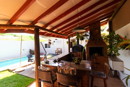 Casa à venda com 250m², 3 quartos e 3 vagas Casa à venda com 250m², 3 quartos e 3 vagasÁrea Gourmet