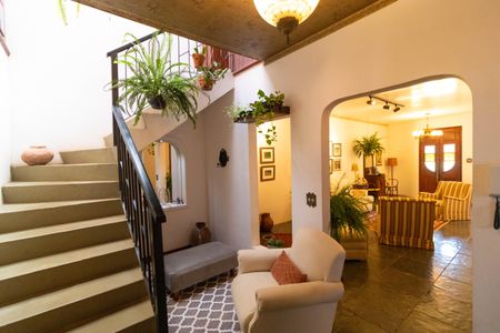 Casa à venda com 250m², 3 quartos e 3 vagas Casa à venda com 250m², 3 quartos e 3 vagasEscada