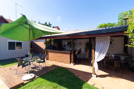 Casa à venda com 250m², 3 quartos e 3 vagas Casa à venda com 250m², 3 quartos e 3 vagasQuintal