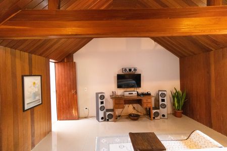 Casa à venda com 250m², 3 quartos e 3 vagas Casa à venda com 250m², 3 quartos e 3 vagasSuíte