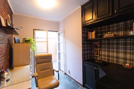 Casa à venda com 250m², 3 quartos e 3 vagas Casa à venda com 250m², 3 quartos e 3 vagasEscritório