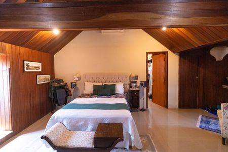 Casa à venda com 250m², 3 quartos e 3 vagas Casa à venda com 250m², 3 quartos e 3 vagasSuíte