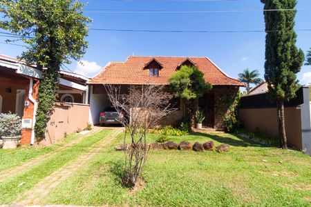 Casa à venda com 250m², 3 quartos e 3 vagas Casa à venda com 250m², 3 quartos e 3 vagasFachada