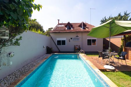 Casa à venda com 250m², 3 quartos e 3 vagas Casa à venda com 250m², 3 quartos e 3 vagasQuintal