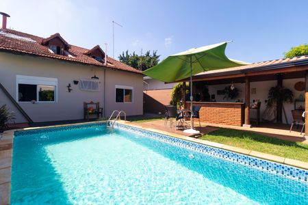 Casa à venda com 250m², 3 quartos e 3 vagas Casa à venda com 250m², 3 quartos e 3 vagasQuintal