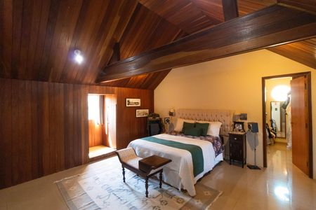 Casa à venda com 250m², 3 quartos e 3 vagas Casa à venda com 250m², 3 quartos e 3 vagasSuíte