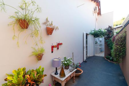 Casa à venda com 250m², 3 quartos e 3 vagas Casa à venda com 250m², 3 quartos e 3 vagasQuintal