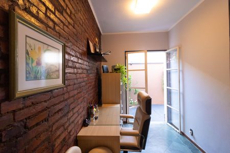 Casa à venda com 250m², 3 quartos e 3 vagas Casa à venda com 250m², 3 quartos e 3 vagasEscritório