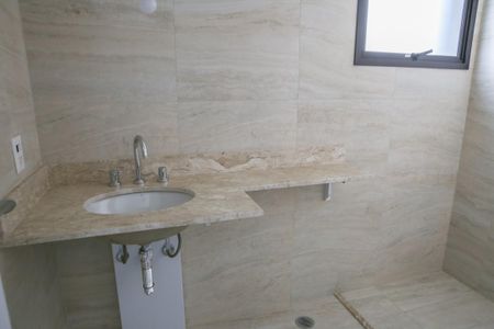 Apartamento à venda com 312m², 3 quartos e 4 vagasBanheiro da Suíte 2