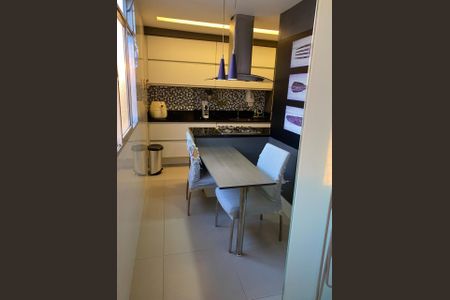 Apartamento à venda com 78m², 2 quartos e 1 vagaCozinha