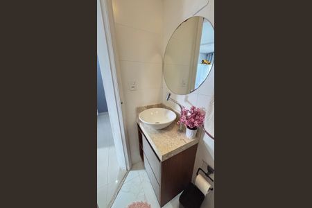 Apartamento à venda com 100m², 2 quartos e 1 vaga Apartamento à venda com 100m², 2 quartos e 1 vagaBanheiro