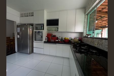 Casa à venda com 528m², 5 quartos e 5 vagasCozinha 2