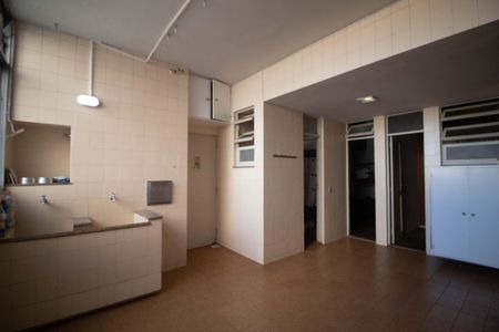 Apartamento à venda com 241m², 4 quartos e 1 vagaÁrea de serviço
