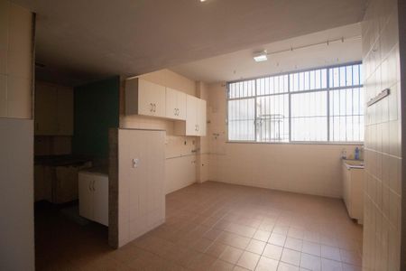 Apartamento à venda com 241m², 4 quartos e 1 vagaÁrea de serviço