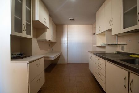 Apartamento à venda com 241m², 4 quartos e 1 vagaCozinha