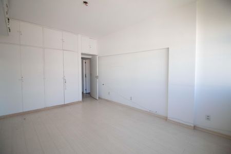 Apartamento à venda com 241m², 4 quartos e 1 vagaQuarto 2
