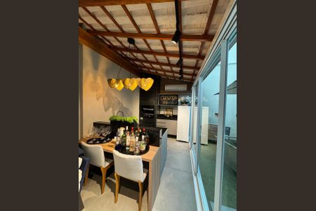 Casa à venda com 410m², 4 quartos e 3 vagas Casa à venda com 410m², 4 quartos e 3 vagasVaranda