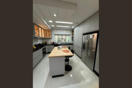 Casa à venda com 410m², 4 quartos e 3 vagas Casa à venda com 410m², 4 quartos e 3 vagasCozinha