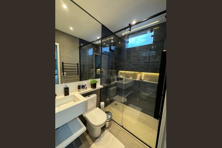 Casa à venda com 410m², 4 quartos e 3 vagas Casa à venda com 410m², 4 quartos e 3 vagasBanheiro