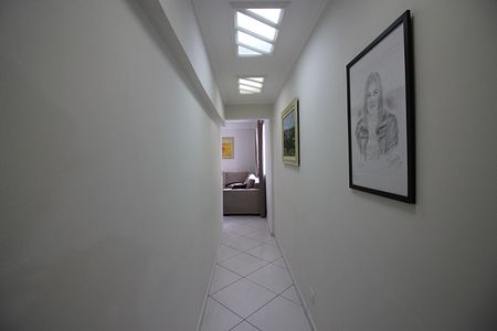 Apartamento à venda com 77m², 2 quartos e 1 vagaSala Corredor