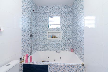 Casa à venda com 100m², 2 quartos e 3 vagasBanheiro da Suíte 1