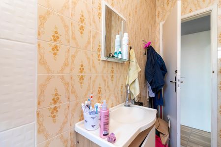 Casa à venda com 100m², 2 quartos e 3 vagasBanheiro da Suíte 2