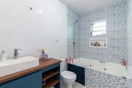 Casa à venda com 100m², 2 quartos e 3 vagasBanheiro da Suíte 1