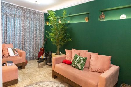 Casa à venda com 350m², 3 quartos e 3 vagas Casa à venda com 350m², 3 quartos e 3 vagasSala de Estar