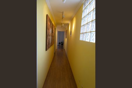 Casa à venda com 350m², 3 quartos e 3 vagas Casa à venda com 350m², 3 quartos e 3 vagasCorredor para os Quartos