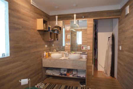 Casa à venda com 350m², 3 quartos e 3 vagas Casa à venda com 350m², 3 quartos e 3 vagasBanheiro da Suíte 1