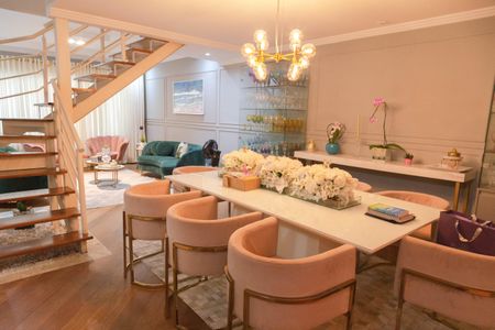 Casa à venda com 350m², 3 quartos e 3 vagas Casa à venda com 350m², 3 quartos e 3 vagasSala de Jantar