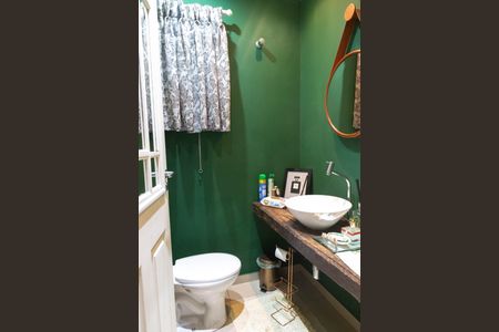 Casa à venda com 350m², 3 quartos e 3 vagas Casa à venda com 350m², 3 quartos e 3 vagasLavabo