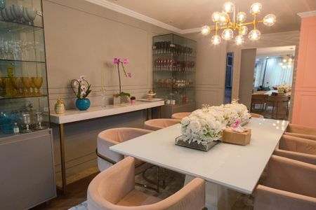 Casa à venda com 350m², 3 quartos e 3 vagas Casa à venda com 350m², 3 quartos e 3 vagasSala de Jantar