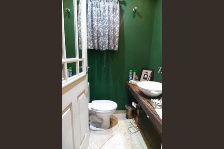 Casa à venda com 350m², 3 quartos e 3 vagas Casa à venda com 350m², 3 quartos e 3 vagasLavabo