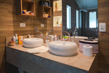 Casa à venda com 350m², 3 quartos e 3 vagas Casa à venda com 350m², 3 quartos e 3 vagasBanheiro da Suíte 1