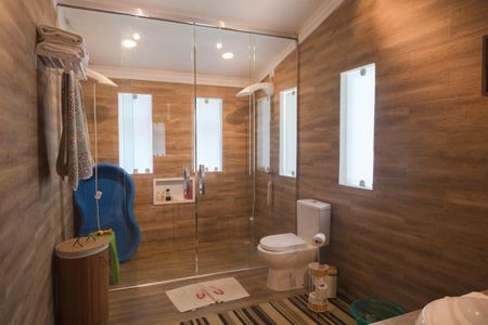 Casa à venda com 350m², 3 quartos e 3 vagas Casa à venda com 350m², 3 quartos e 3 vagasBanheiro da Suíte 1