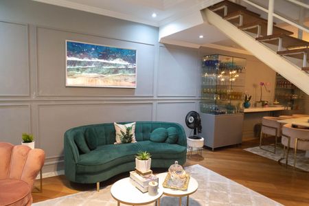 Casa à venda com 350m², 3 quartos e 3 vagas Casa à venda com 350m², 3 quartos e 3 vagasSala de Estar