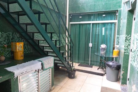 Casa à venda com 350m², 3 quartos e 3 vagas Casa à venda com 350m², 3 quartos e 3 vagasQuintal