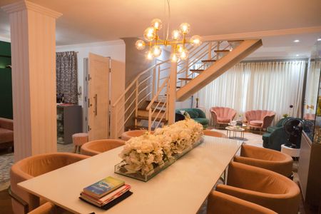 Casa à venda com 350m², 3 quartos e 3 vagas Casa à venda com 350m², 3 quartos e 3 vagasSala de Jantar