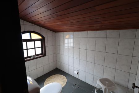 Casa à venda com 250m², 4 quartos e 2 vagascasa 2 -Banheiro