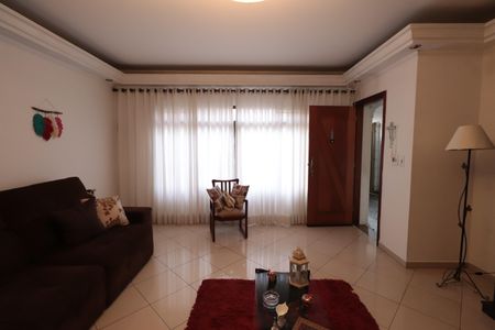 Casa à venda com 250m², 4 quartos e 2 vagasSala