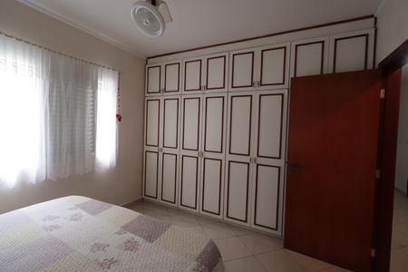 Casa à venda com 250m², 4 quartos e 2 vagasQuarto 1